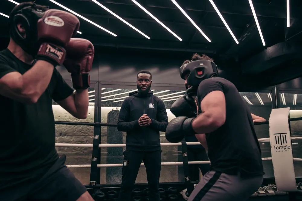 cours de boxe sur ring
